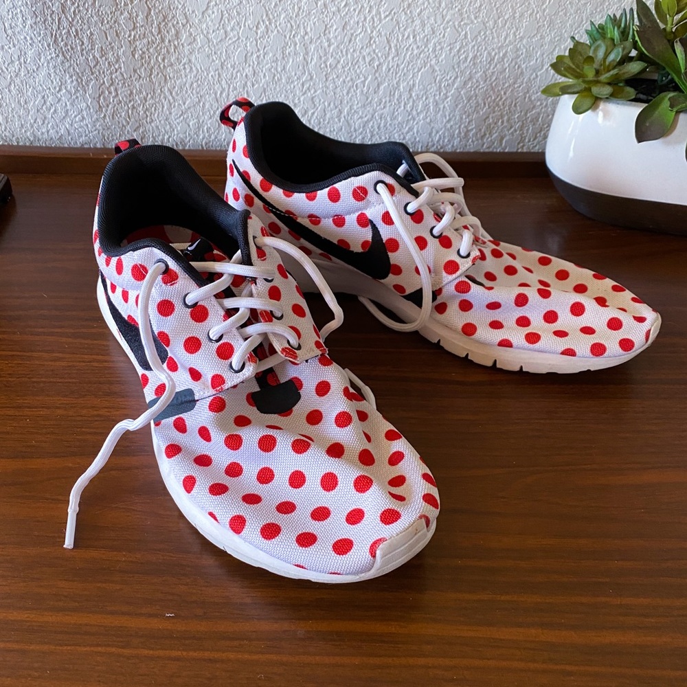 Nike 2015 Roshe Run | Red & White Polka Dot Athletic Shoe US men’s 11.5